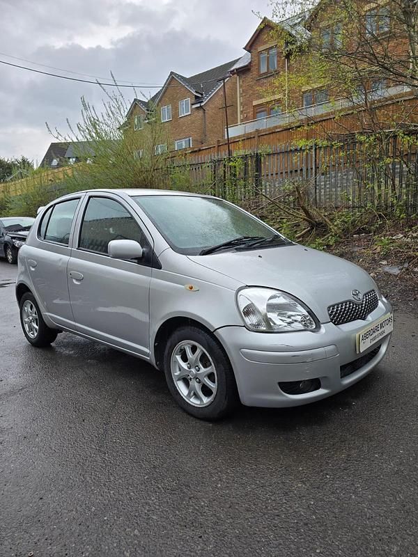 Used Toyota Yaris 2005 Silver Hatchback