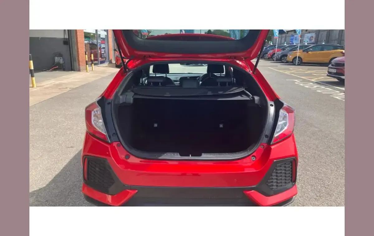 Used Honda Civic EX 127 HP (93 kW) 2019 Red Hatchback