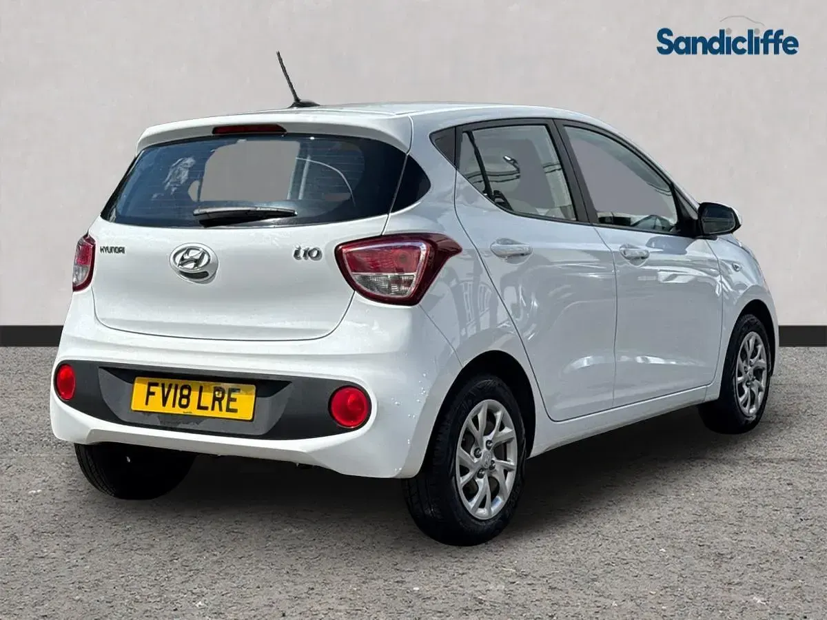 Used Hyundai i10 SE 67 HP (49 kW) 2020 White Hatchback