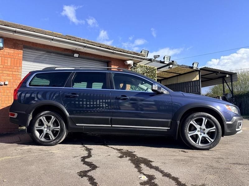 Used Volvo XC70 SE Lux 215 HP (158 kW) 2011 Blue Estate
