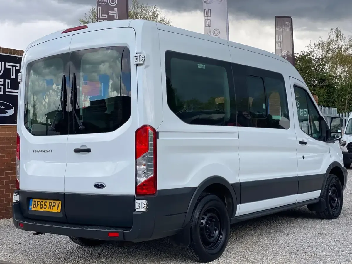 Usado Ford Transit 125 CV (91 kW) 2015 Blanco Berlina