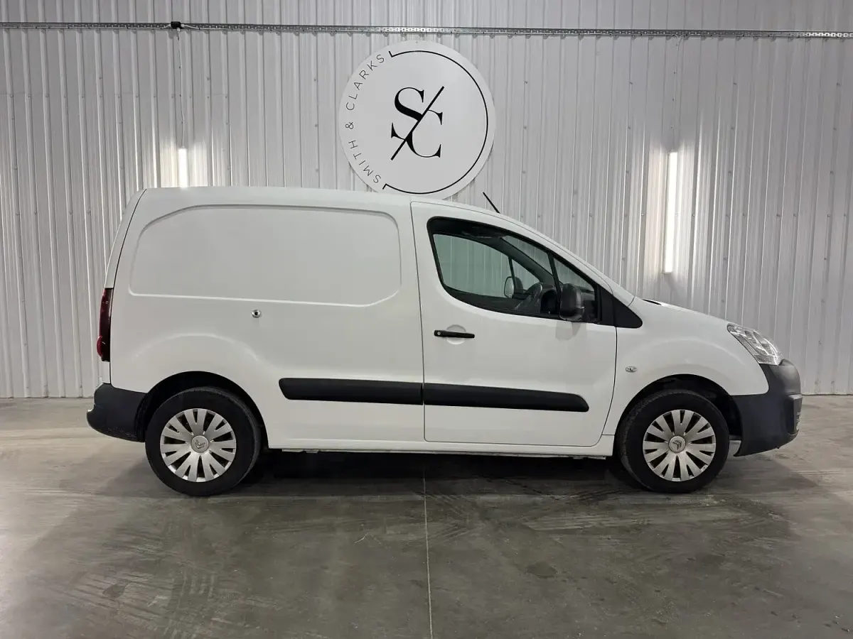 Used Citroën Berlingo 2017 White MPV