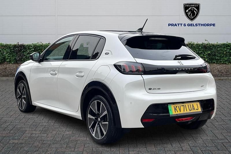 Used Peugeot e-208 Premium 100 kW (136 HP) 2021 White Hatchback