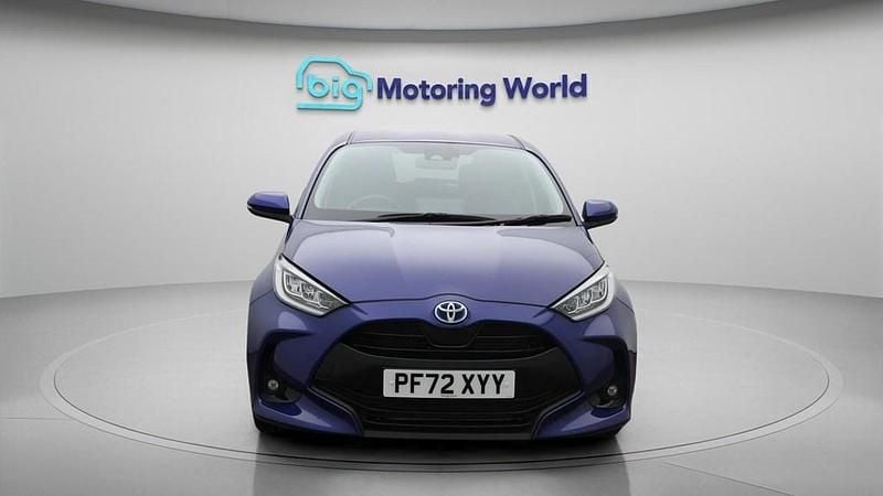 Used Toyota Yaris Hybrid Design 116 HP (85 kW) 2023 Blue Hatchback
