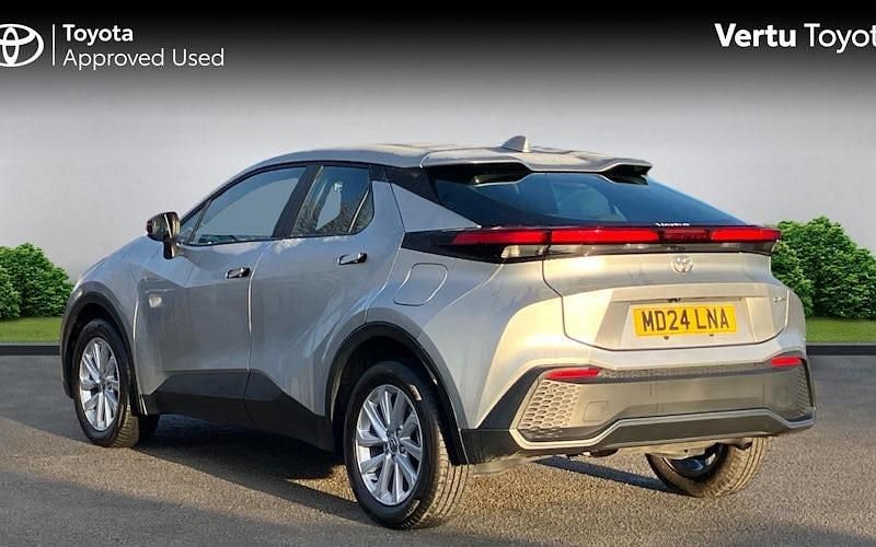 Used Toyota C-HR 140 HP (102 kW) 2026 SUV