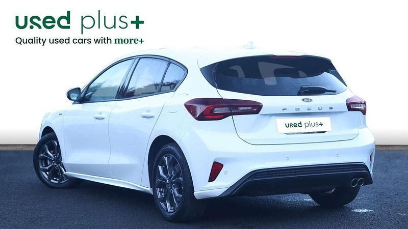 Used Ford Focus ST-Line 155 HP (114 kW) 2024 White Hatchback