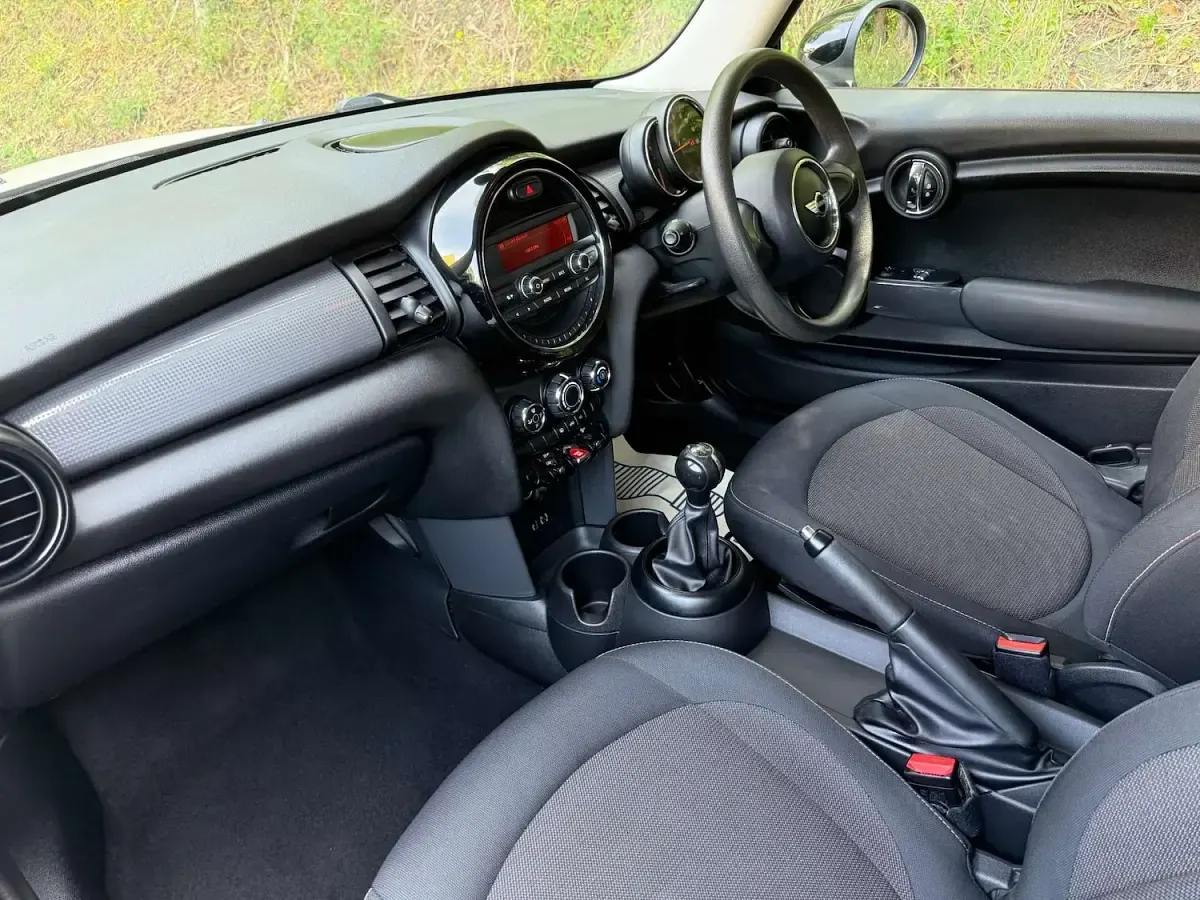 Used Mini Cooper D Hatch 116 HP (85 kW) 2014 White Hatchback