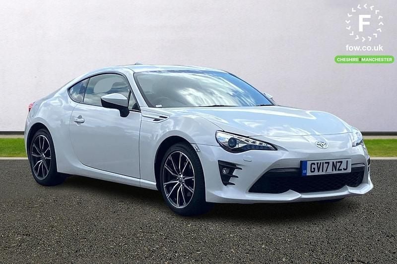 White Used 2017 Toyota GT86 GT Coupe | £19,499 (Fair price) - Image 1/4
