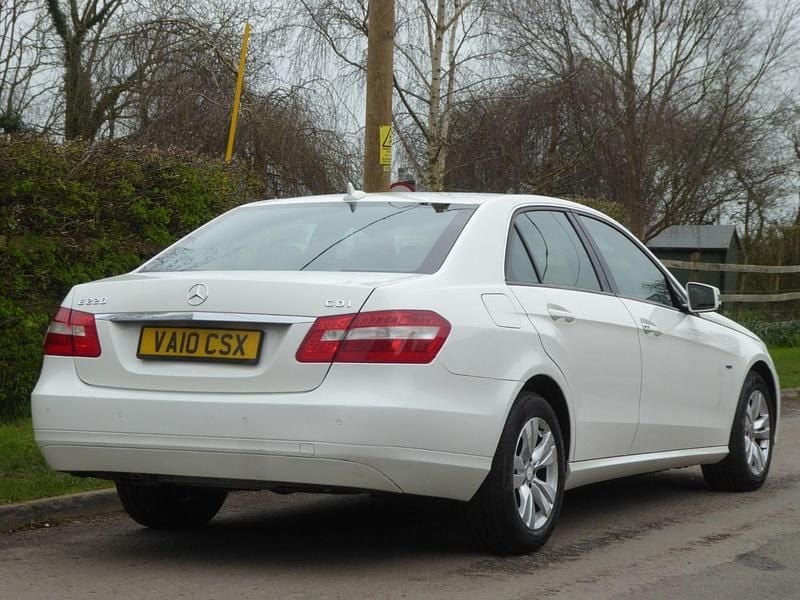 Usado Mercedes E220 SE 2010 Branco Sedan
