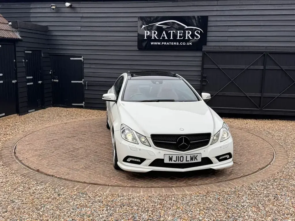 Begagnad Mercedes E350 2010 Vit Sportkupé
