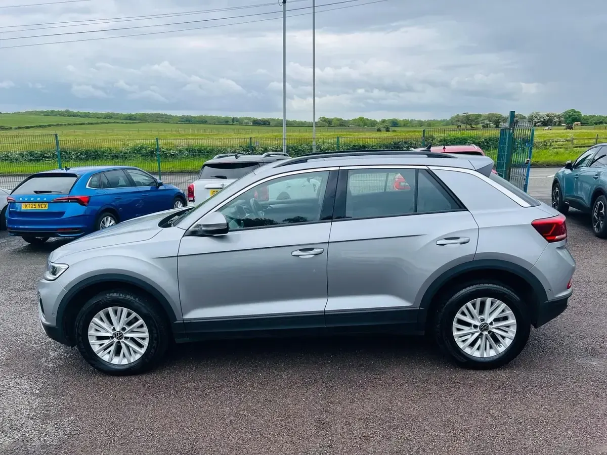 Used VW T-Roc Life 150 HP (110 kW) 2023 Silver SUV
