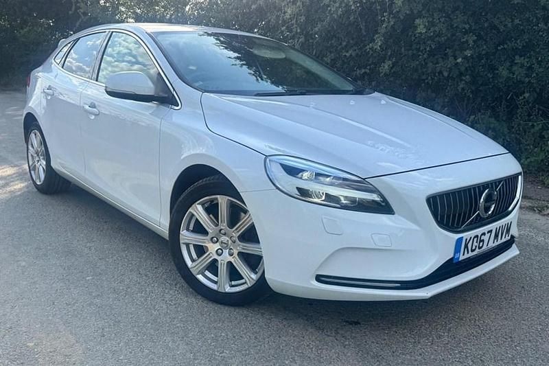 Used Volvo V40 Inscription 150 HP (110 kW) 2018 White Estate