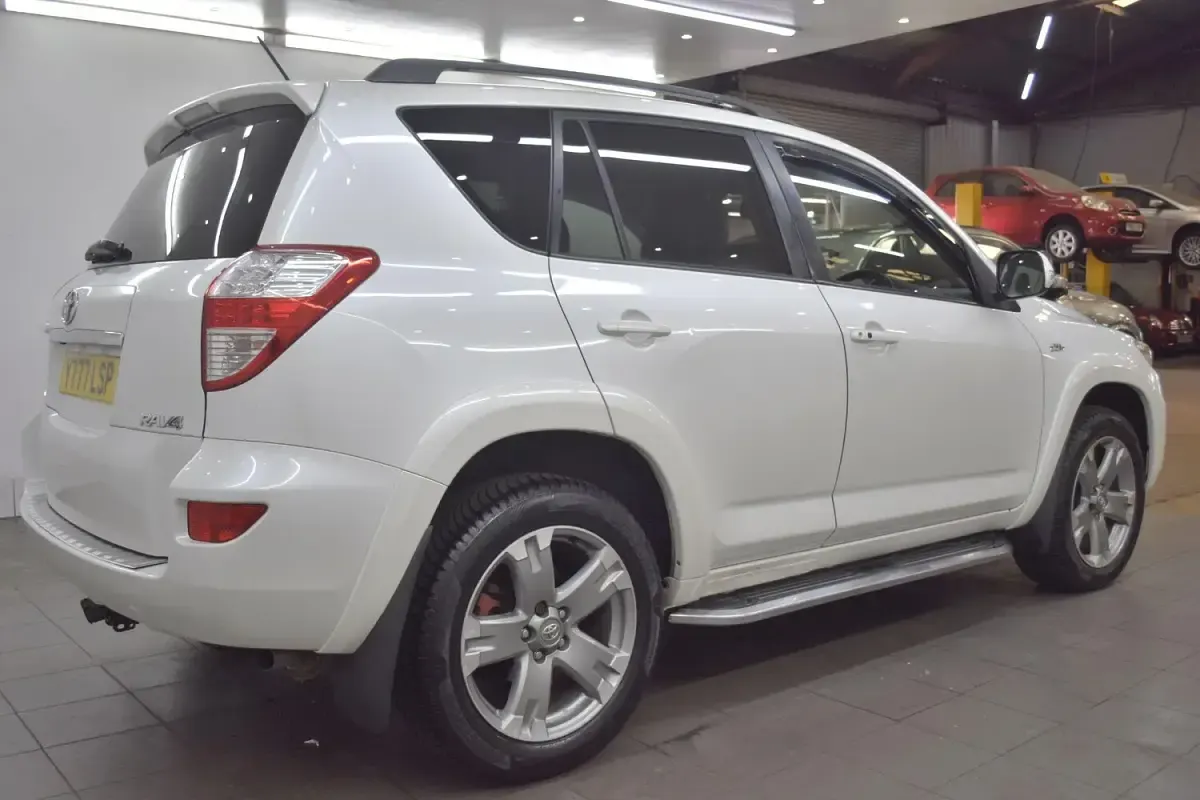 Used Toyota RAV4 SR 150 HP (110 kW) 2011 White SUV