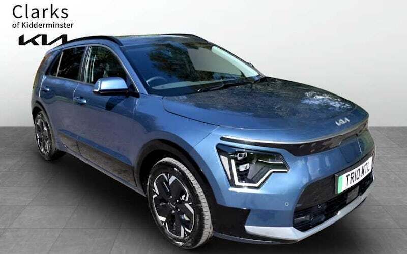 Blue Used 2022 Kia e-Niro 2 SUV | £23,795 - Image 1/4