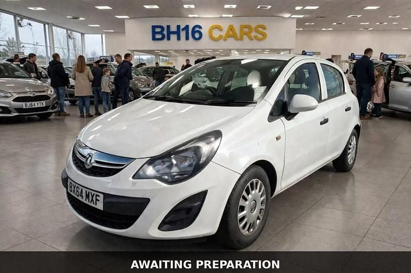 Used Vauxhall Corsa S 95 HP (69 kW) 2014 White Hatchback