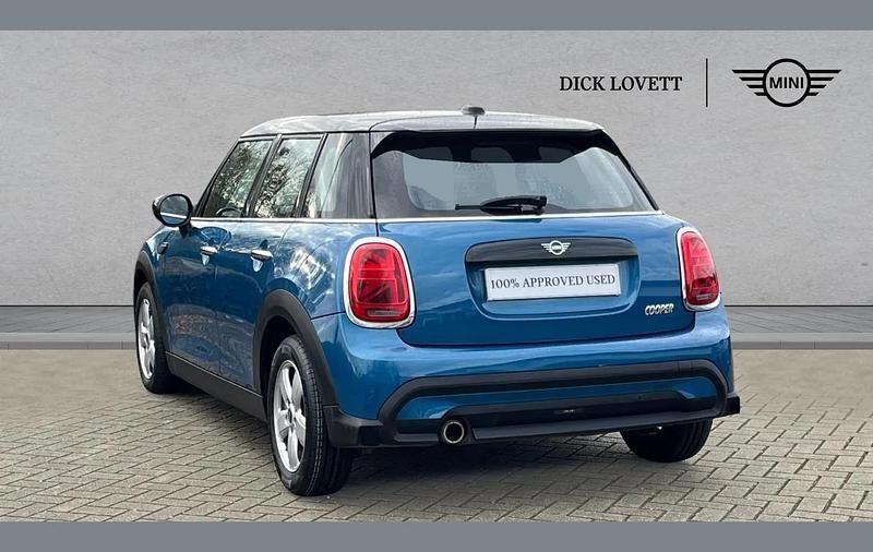 Usado Mini Cooper Classic 134 HP (98 kW) 2024 Azul Citadino