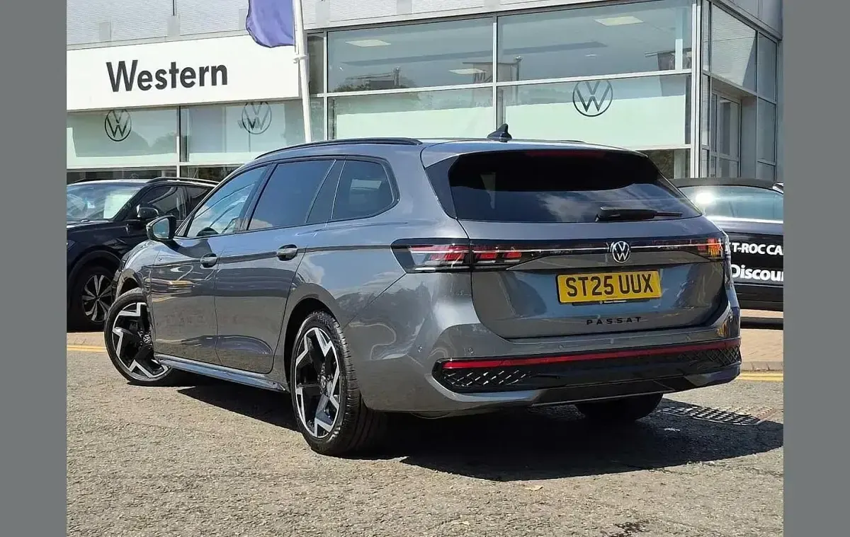 Used VW Passat R-line 147 HP (108 kW) 2025 Grey Estate