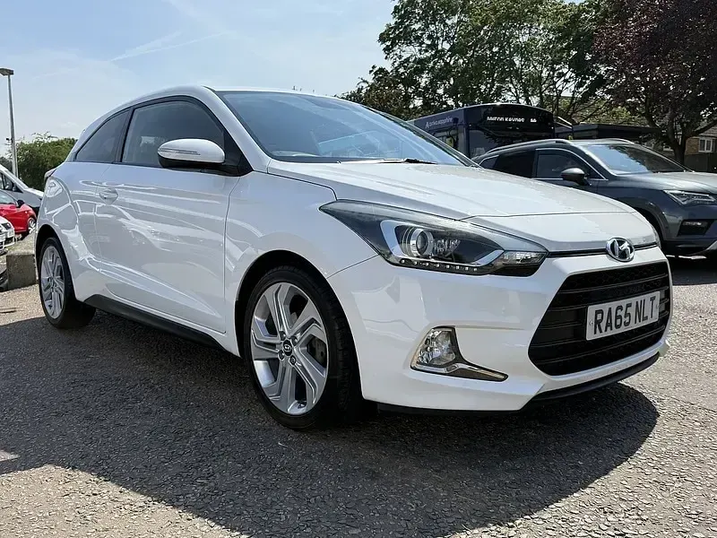 Used Hyundai i20 Sport 84 HP (61 kW) 2016 White Coupe