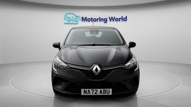 Used Renault Clio V Iconic 90 HP (66 kW) 2022 Black Hatchback
