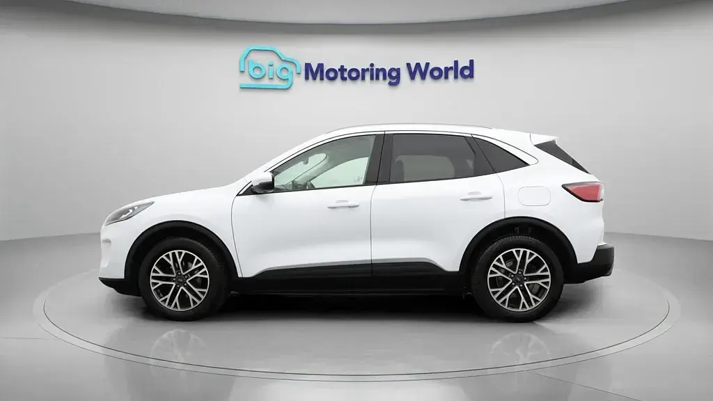 Käytetty Ford Kuga Titanium 190 HP (139 kW) 2022 Valkoinen Katumaasturi