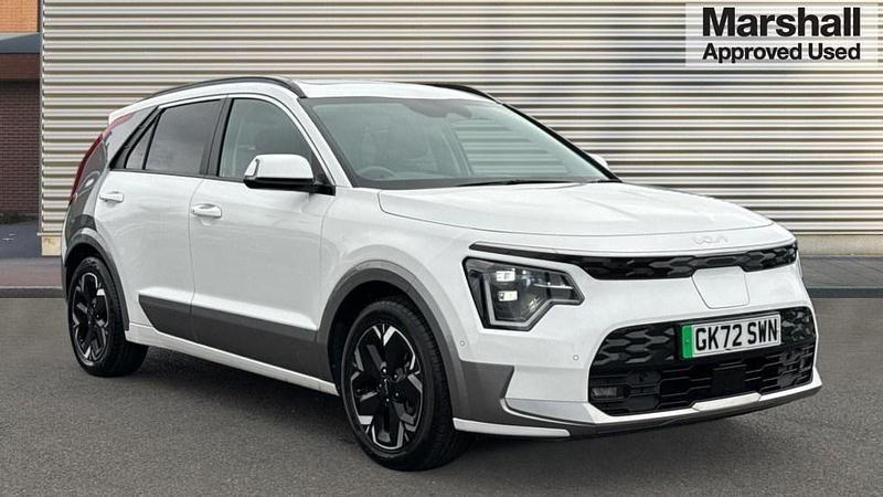 White Used 2022 Kia e-Niro 4 SUV | £20,664 (Expensive) - Image 1/4