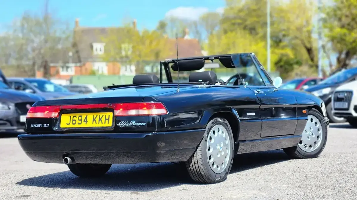 Begagnad Alfa Romeo Spider 1997 Svart Cab