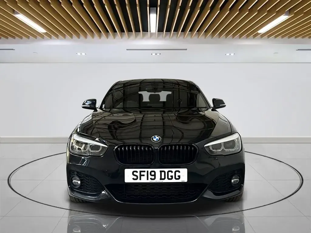 Begagnad BMW 120 Efficient Dynamics 190 HK (139 kW) 2019 Svart Halvkombi