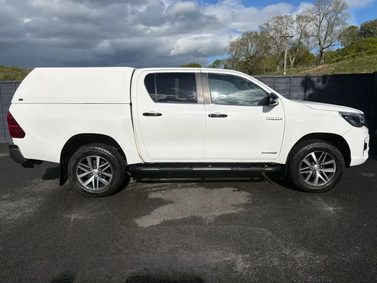 Used Toyota HiLux 150 HP (110 kW) 2020 White Pickup