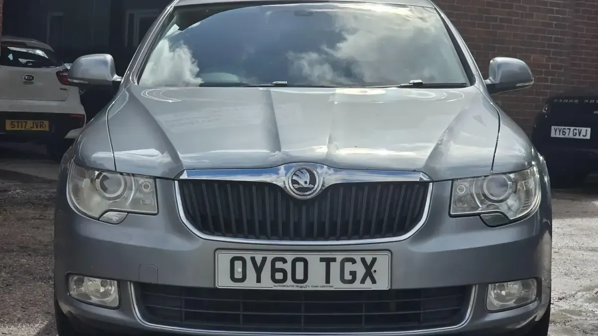 Usado Skoda Superb Elegance 170 CV (125 kW) 2010 Gris Familiar