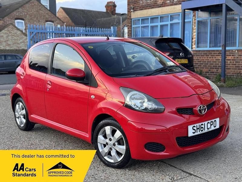 Used Toyota Aygo 68 HP (50 kW) 2011 Red Hatchback
