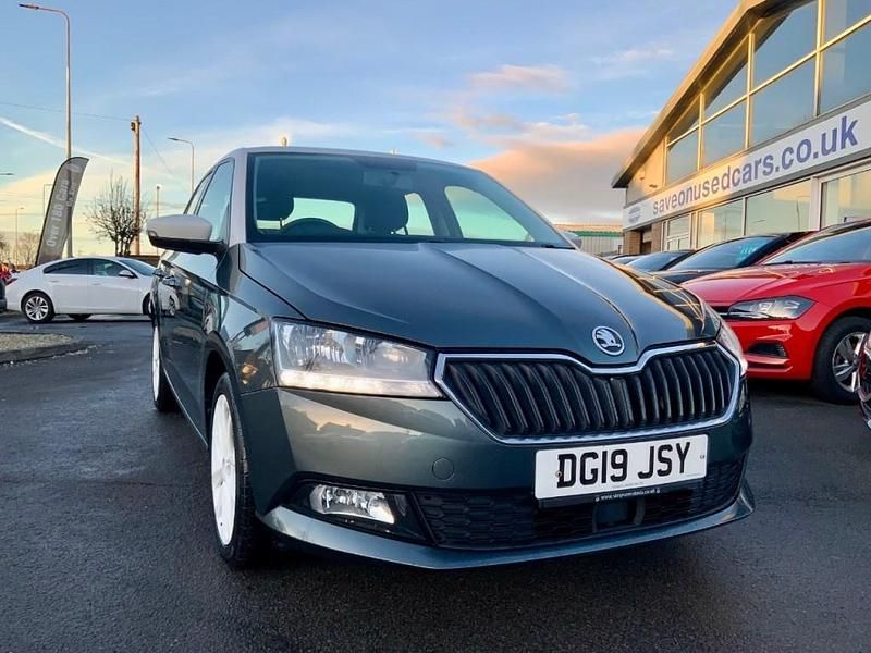 Usado Skoda Fabia Colour Edition 75 HP (55 kW) 2019 Cinzento Citadino