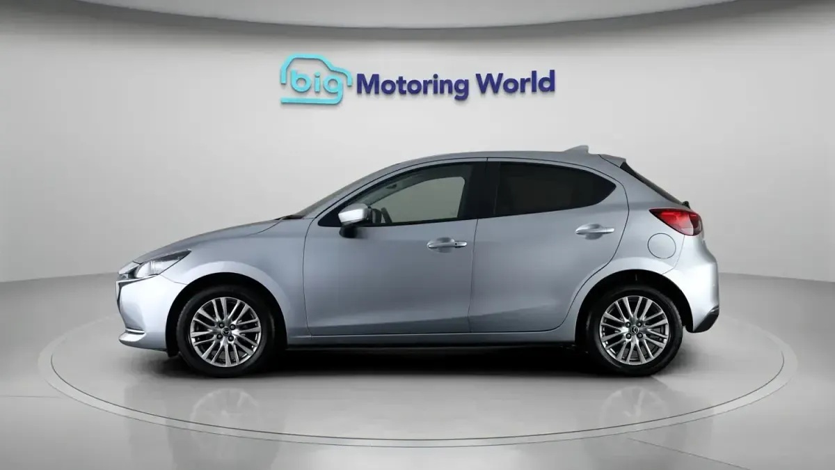 Begagnad Mazda 2 Inclusive 116 HK (85 kW) 2023 Silver Halvkombi