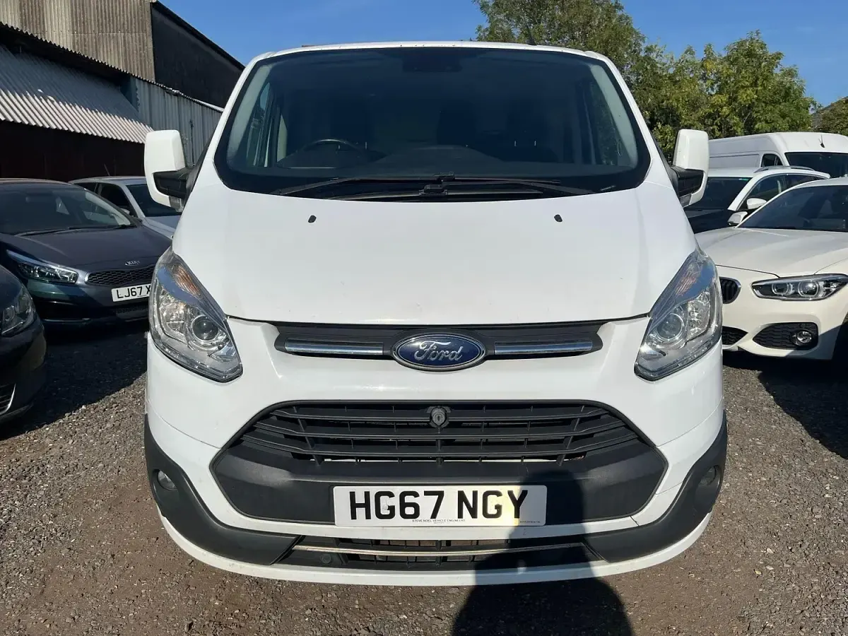 Used Ford Transit Custom Limited 130 HP (95 kW) 2018 White Van