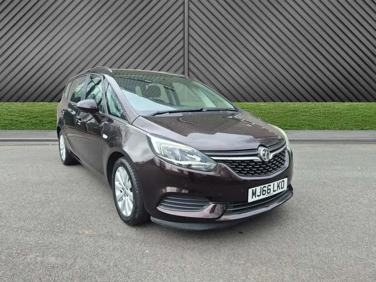 Usado Vauxhall Zafira Tourer Design Edition 140 HP (102 kW) 2016 Castanho Monovolume