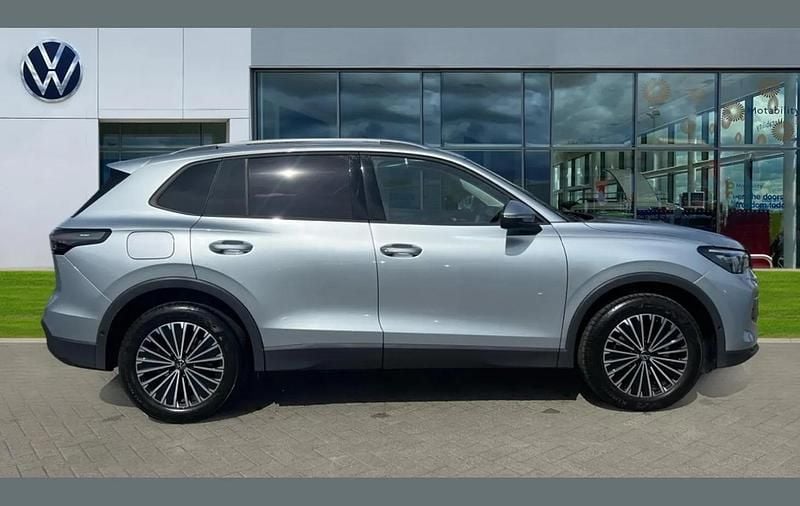 Second-hand VW Tiguan Match 147 CP (108 kW) 2026 Argintiu SUV