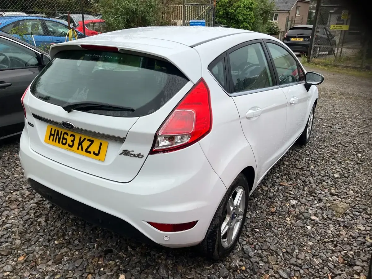 Used Ford Fiesta Zetec 2013 White Hatchback