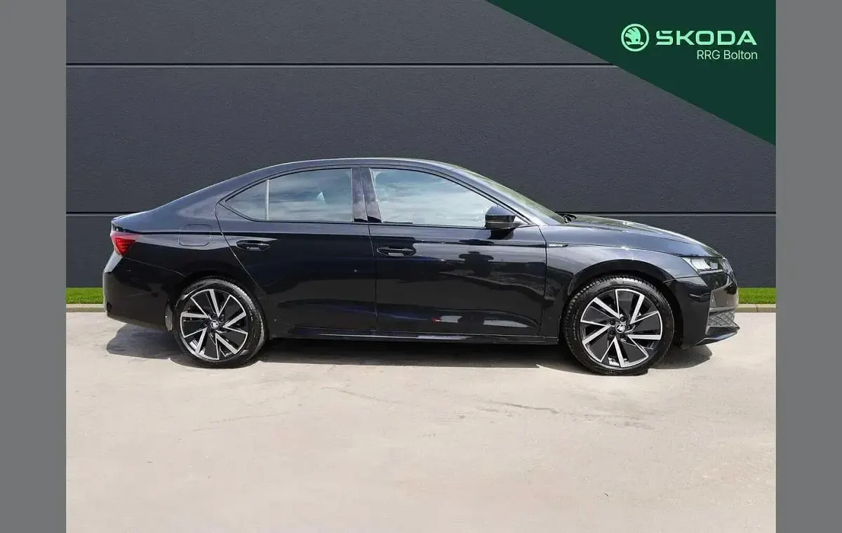 Gebraucht Skoda Octavia SportLine 147 PS (108 kW) 2025 Schwarz Kleinwagen
