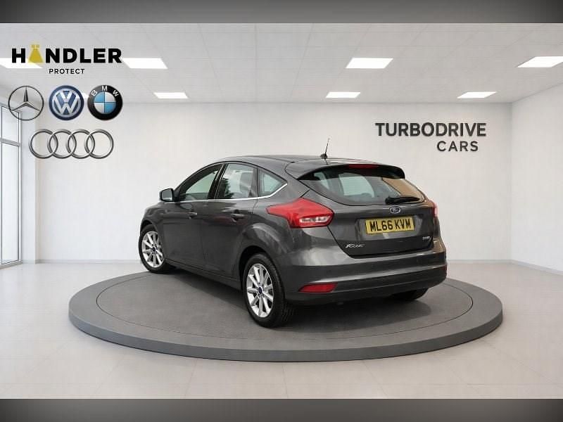 Used Ford Focus Titanium 100 HP (73 kW) 2016 Grey Hatchback