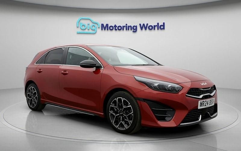 Usado Kia Ceed GT-Line 160 HP (117 kW) 2023 Vermelho Citadino