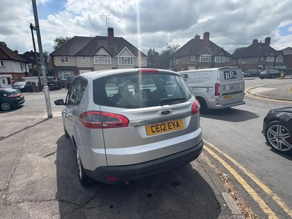 Begagnad Ford S-MAX Zetec 140 HK (102 kW) 2012 Silver Minibuss