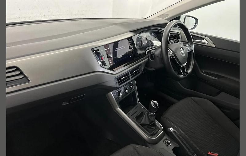 Used VW Polo SE 65 HP (47 kW) 2019 White Hatchback