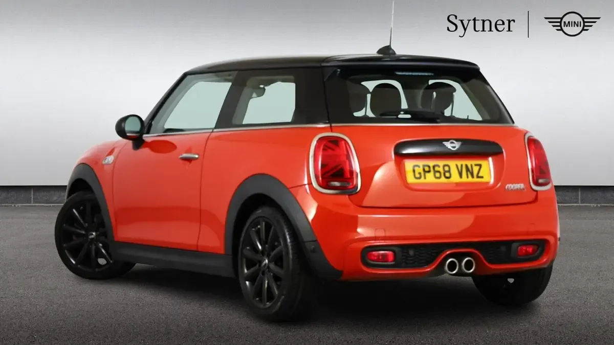 Used Mini Cooper S Classic 192 HP (141 kW) 2019 Orange Hatchback