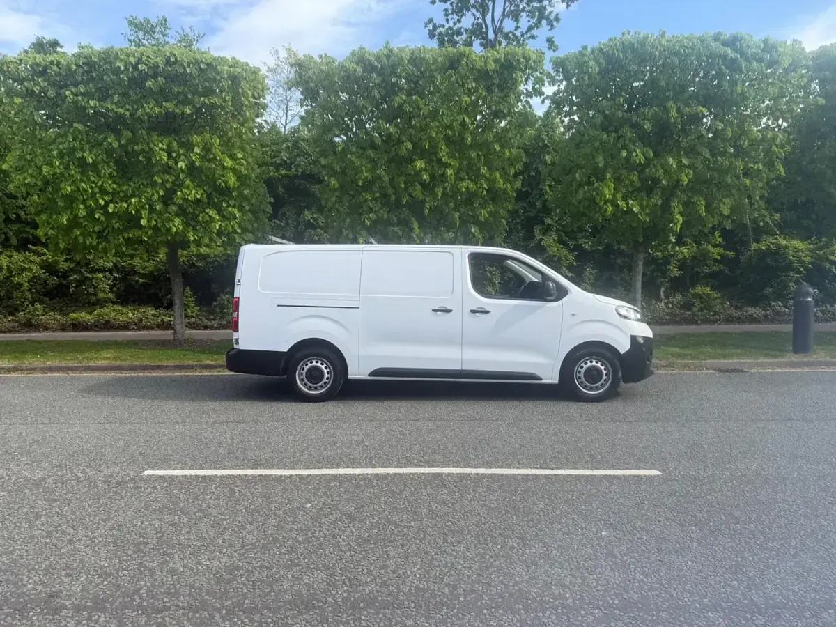 Used Vauxhall Vivaro S 100 HP (73 kW) 2023 White MPV