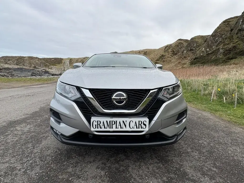 Used Nissan Qashqai Acenta Premium 140 HP (102 kW) 2019 Silver SUV