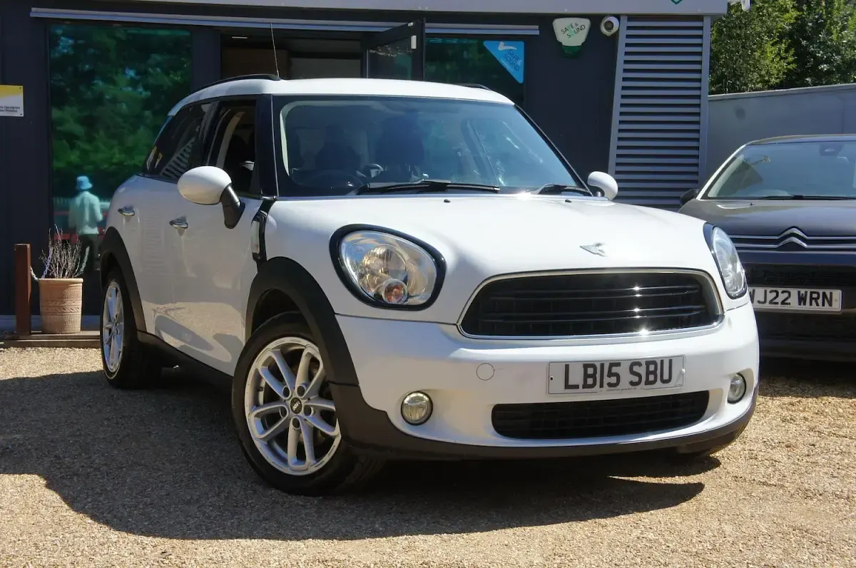 Used Mini Cooper D 2015 White Hatchback