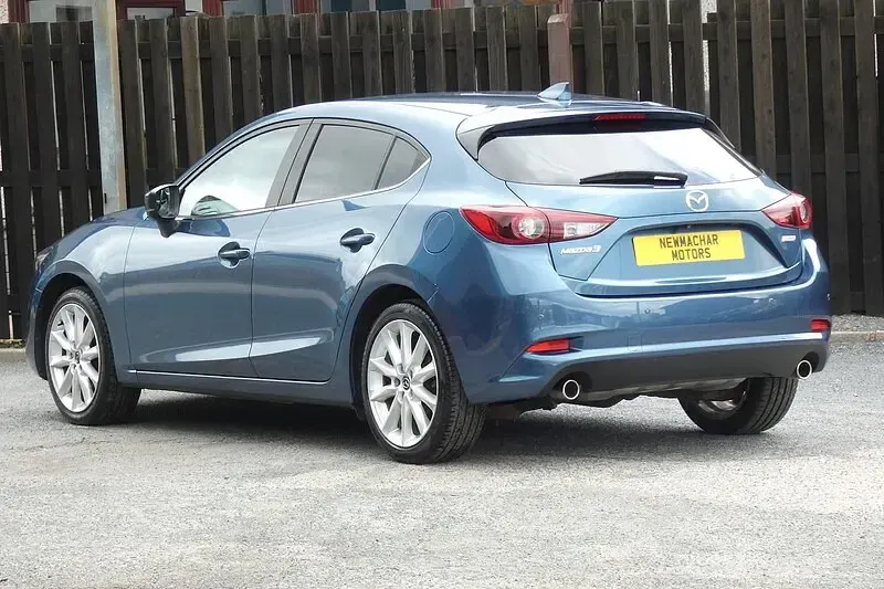 Used Mazda 3 Inclusive 120 HP (88 kW) 2018 Blue Hatchback
