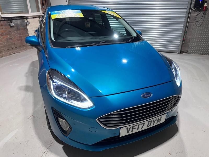 Used Ford Fiesta Titanium 120 HP (88 kW) 2017 Blue Hatchback
