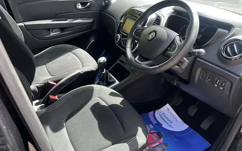 Used Renault Captur Iconic 90 HP (66 kW) 2019 Black and silver SUV