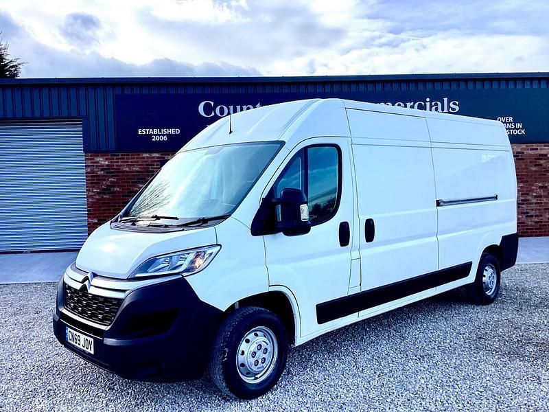 Usado Citroën Relay 140 HP (102 kW) 2019 Branco Van