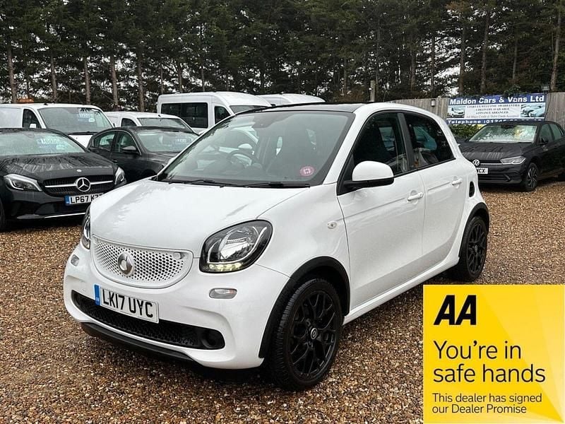 White Used 2017 Smart ForFour Premium Hatchback | £7,990 (Fair price) - Image 1/4